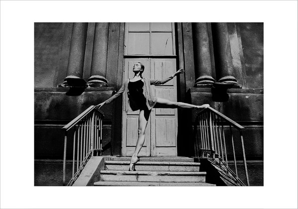 Черно-бели /монохромни/ MAJESTIC MOVEMENT