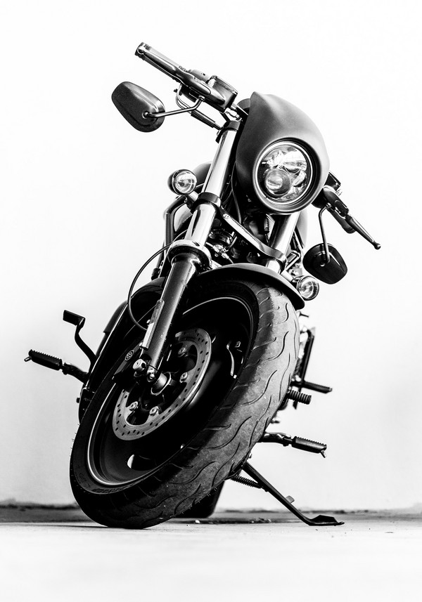 Черно-бели /монохромни/ MOTORCYCLE